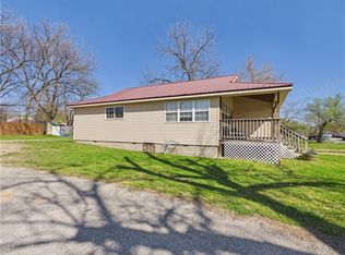 606 N Springfield St, Berryville, AR 72616