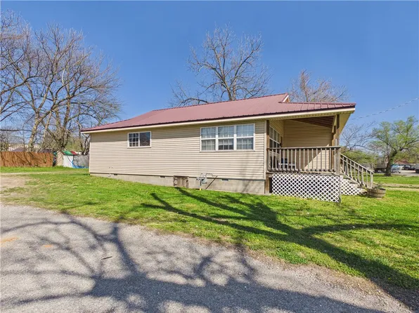 606 N Springfield St, Berryville, AR 72616
