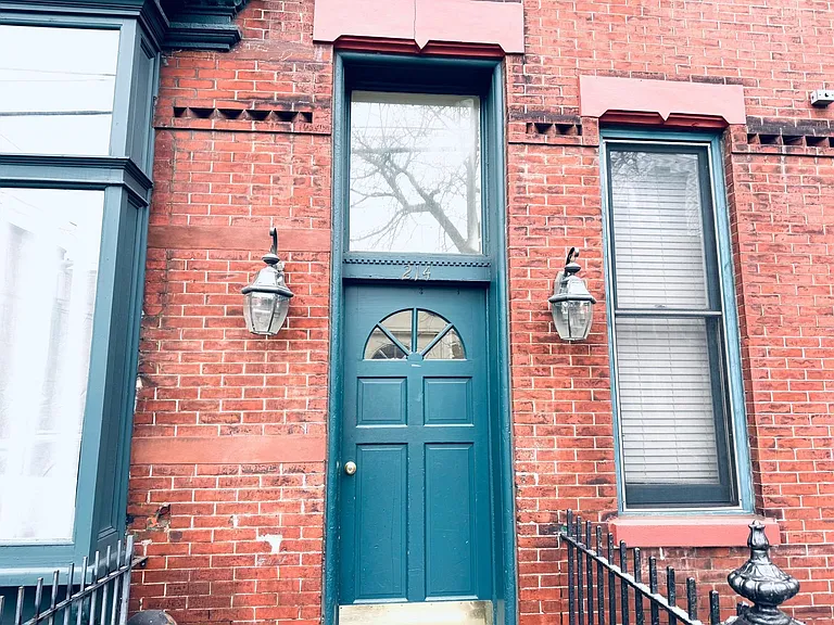 214 Warren St #4B — Photo 3
