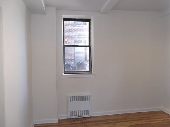 5th image of 140-50 Burden Cres APT 4L
