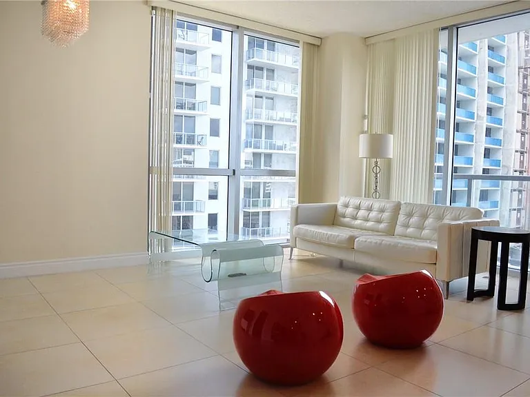 1060 Brickell Ave #1617 — Photo 2