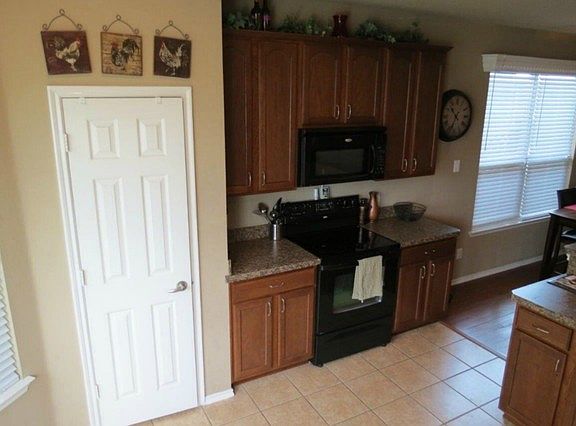 4th image of 9041 Waterman Dr