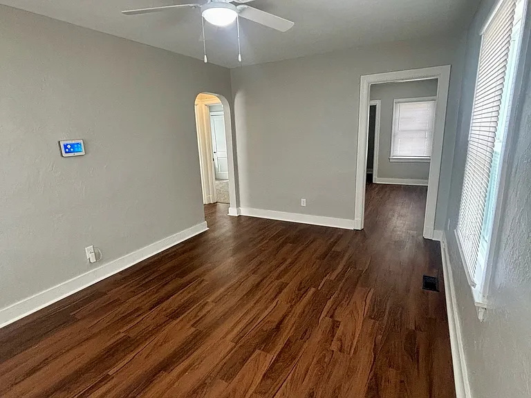 1547 Longfield Ave — Photo 3