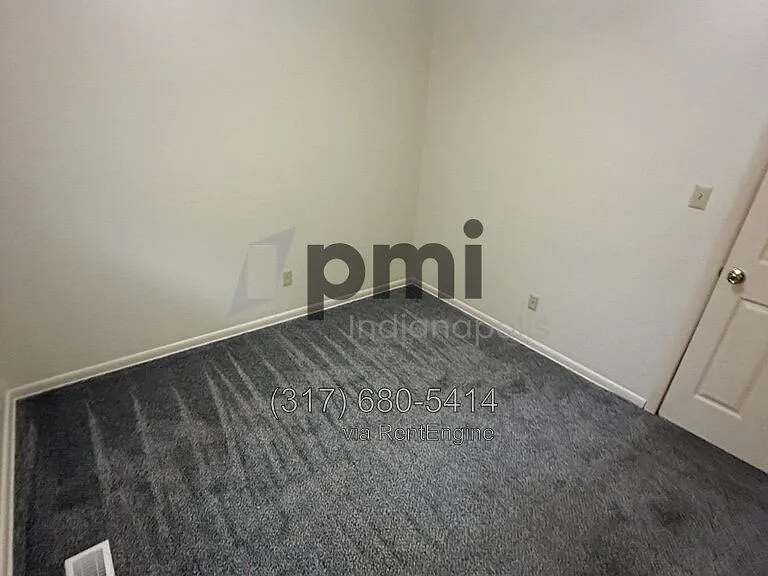 228 S Green St #B — Photo 14