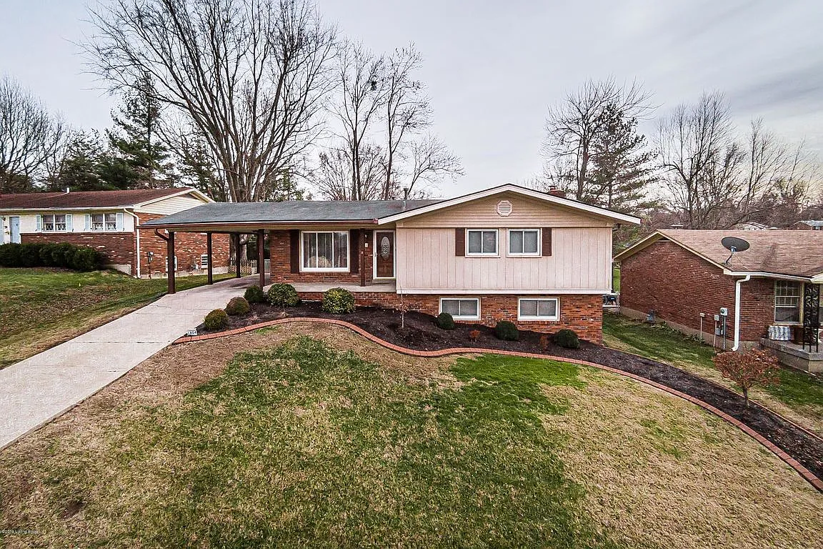 1404 Cloverhills Dr photo 1