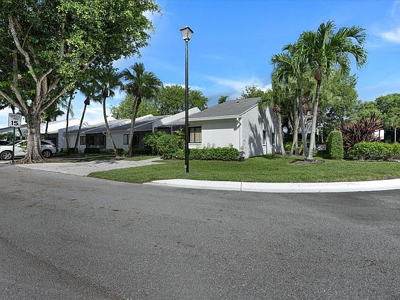 3rd image of 100 Sunshine Boulevard