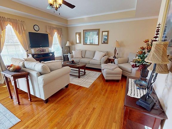 4th image of 1270 Brookfield Dr