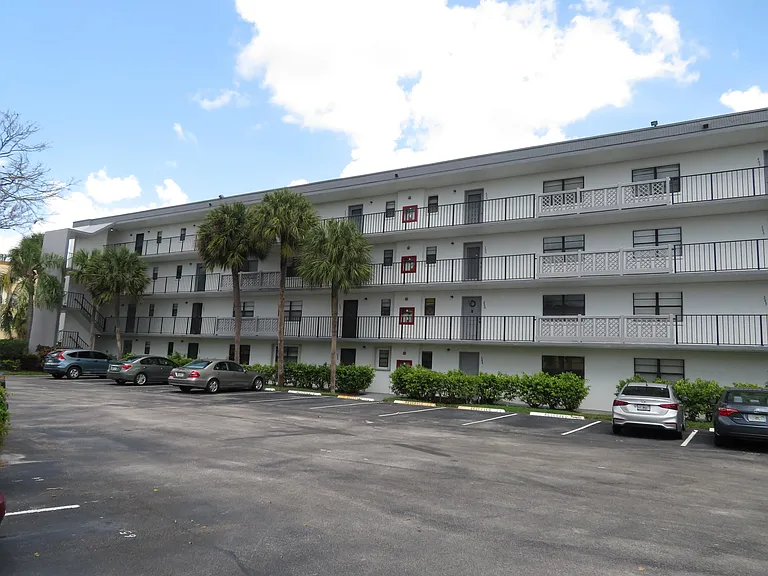 9233 SW 8th St #117 — Photo 4