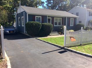 19 Oxalis Rd, Rocky Point, NY 11778