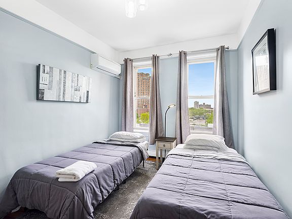 5th image of 990 Carroll St APT 2R