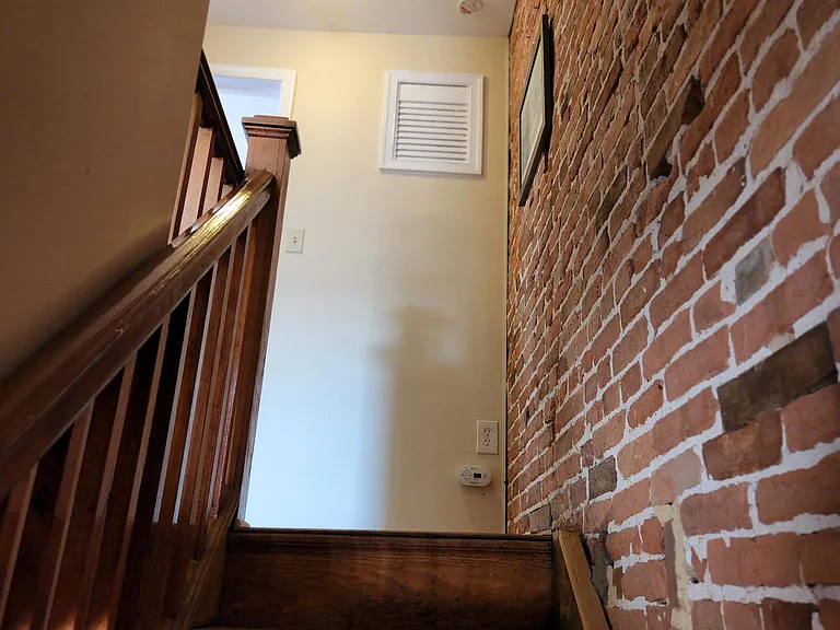 1110 S East Ave — Photo 3