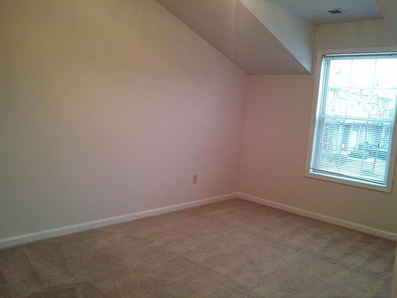 4th image of 419 Newbury Way