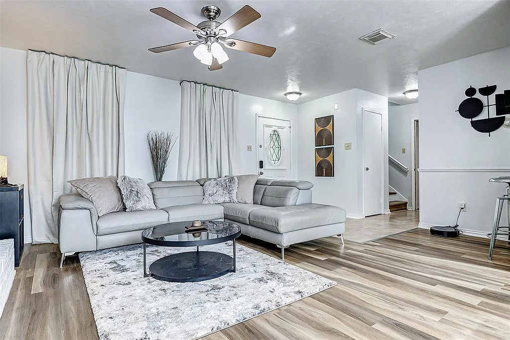4 bed, 2.5 bath, 1700 sqft, $4,650 — Photo 1