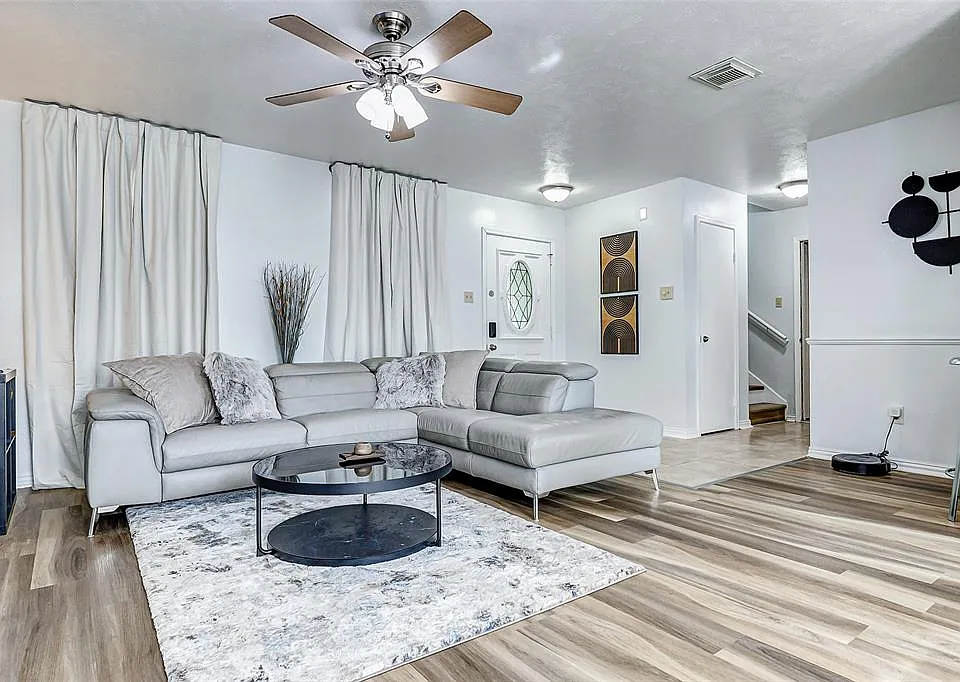 92 N Deerfoot Cir
