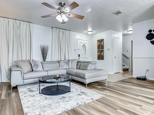 92 N Deerfoot Cir, Spring, TX 77380