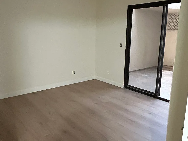 105 Pearl — Photo 2