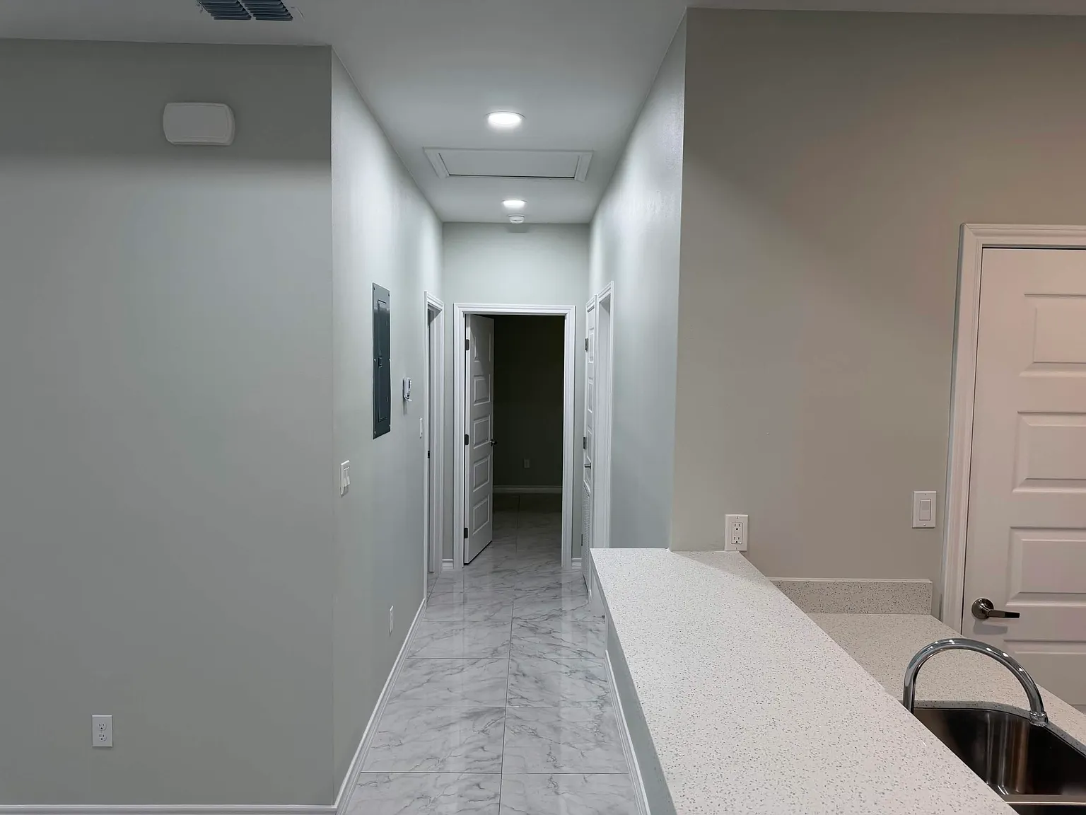 2 bed, 930 sqft, $1,100 — Photo 4