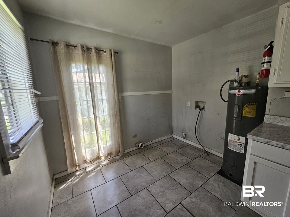 1st image of 2253 Barlow St