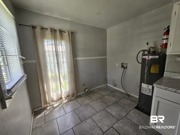 2253 Barlow St, Mobile, AL 36617