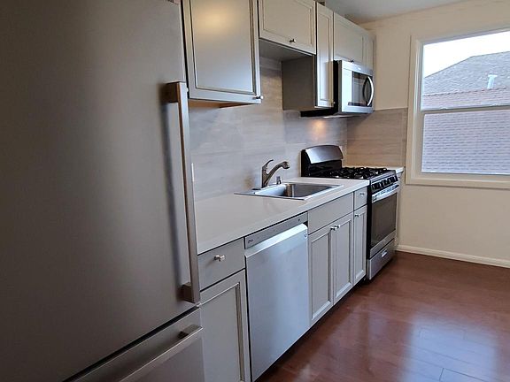 3rd image of 339 15th Ave APT 5