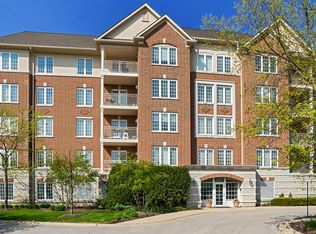640 Robert York Ave APT 203, Deerfield, IL 60015