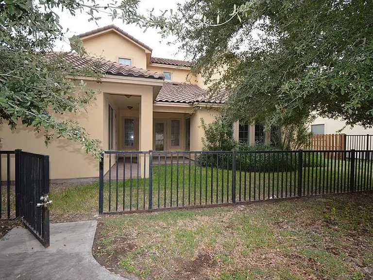 3600 Denia Ct — Photo 21