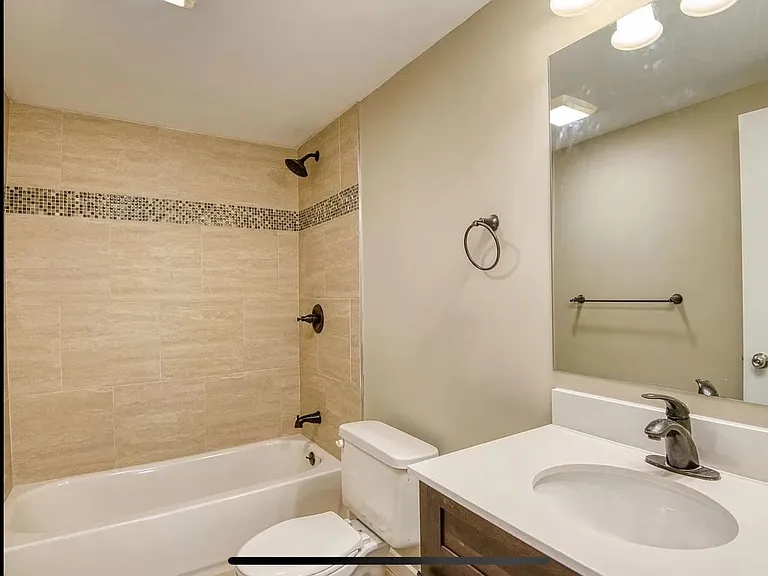 536 Ledochowski St — Photo 10