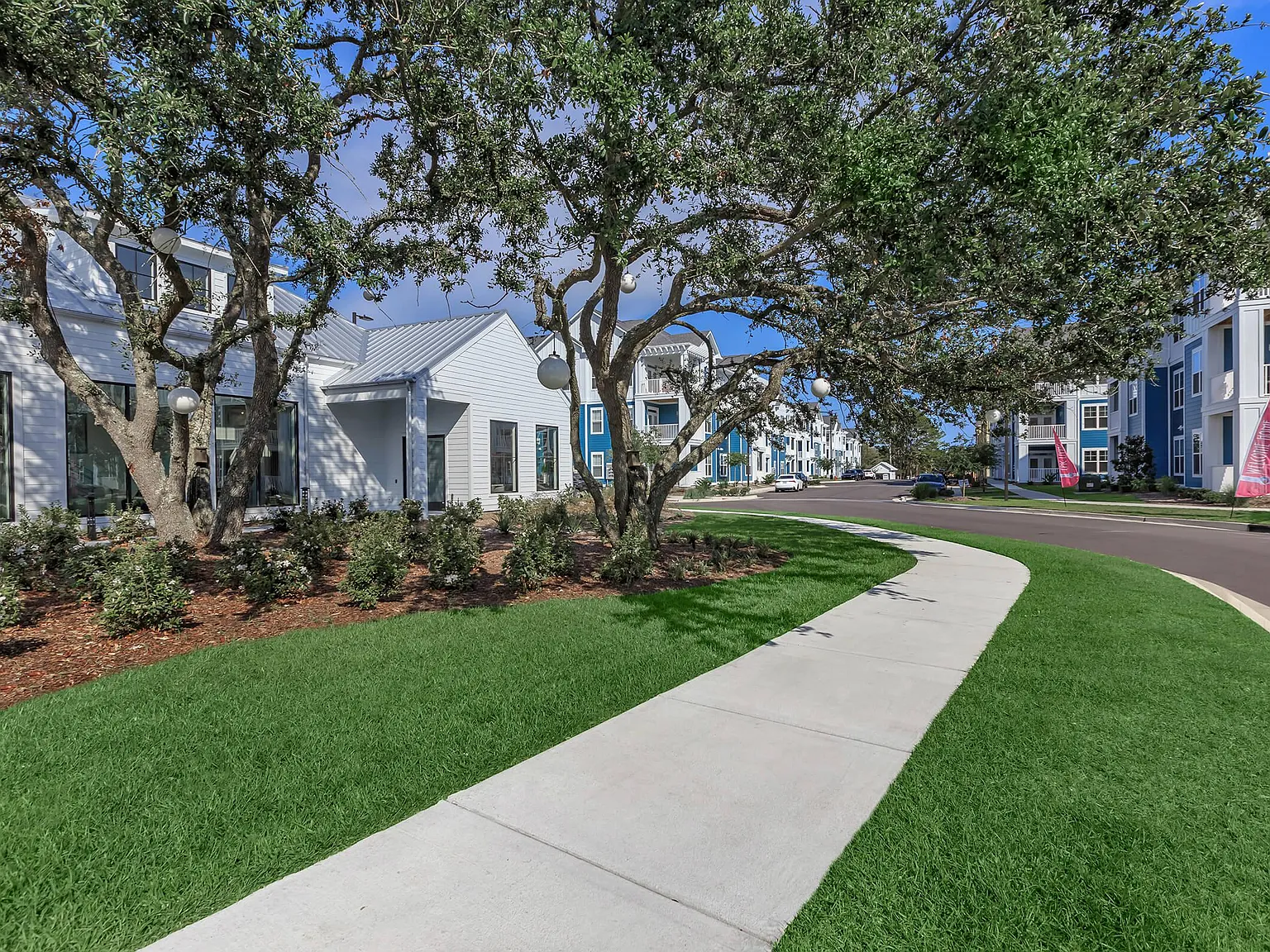 Arboretum West — Photo 1