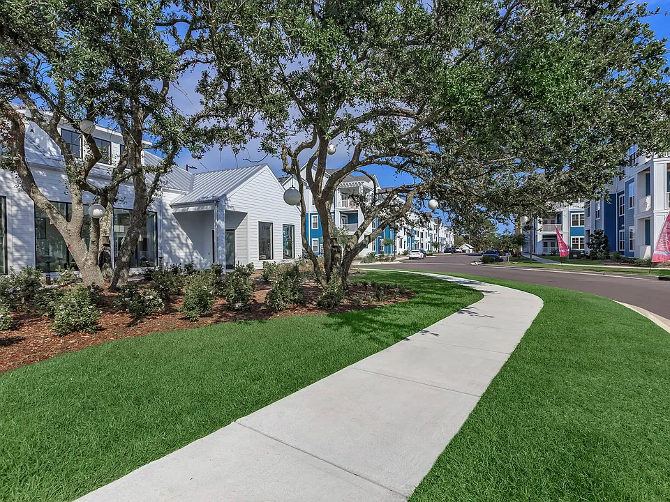 Arboretum West