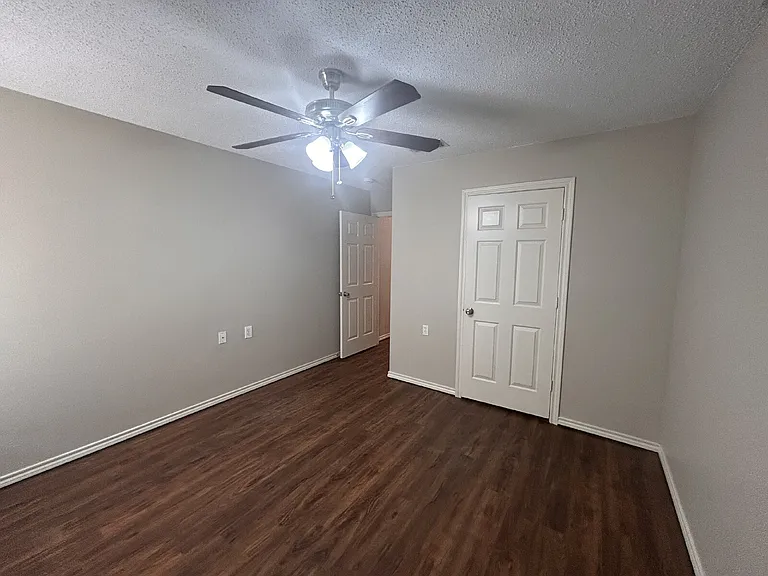 7803 Avenue J — Photo 6