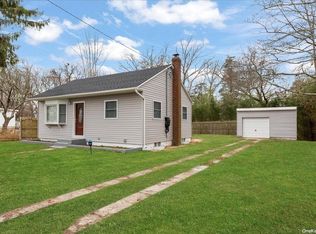 51 Brushwood Dr, Shirley, NY 11967