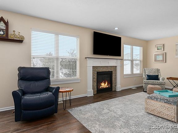 5th image of 530 Orchard Dr NE