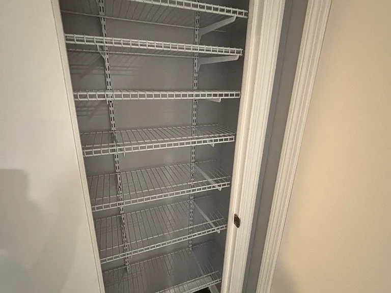 Shoe closet