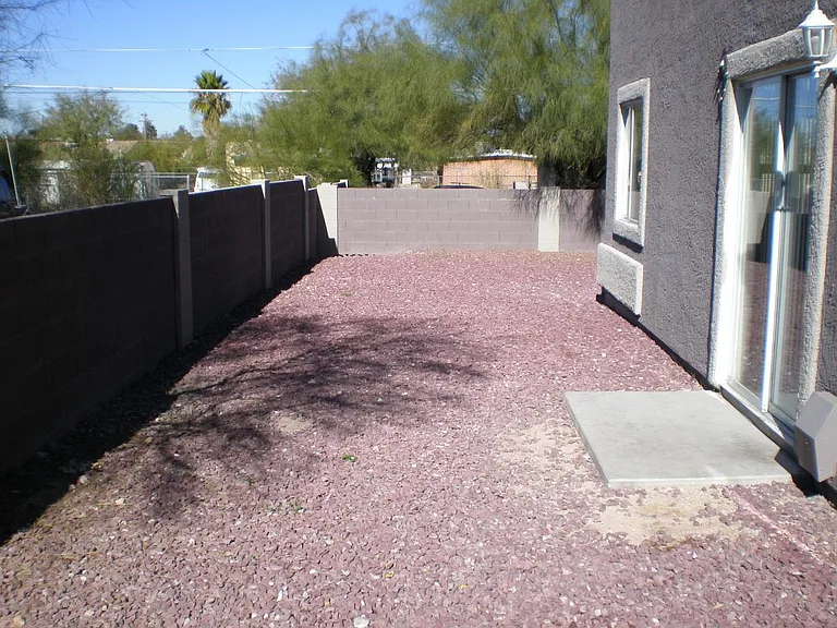 515 E Lester St — Photo 5