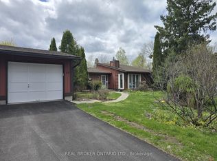 10 Amundsen Cres, Ottawa, ON K2L 1A7