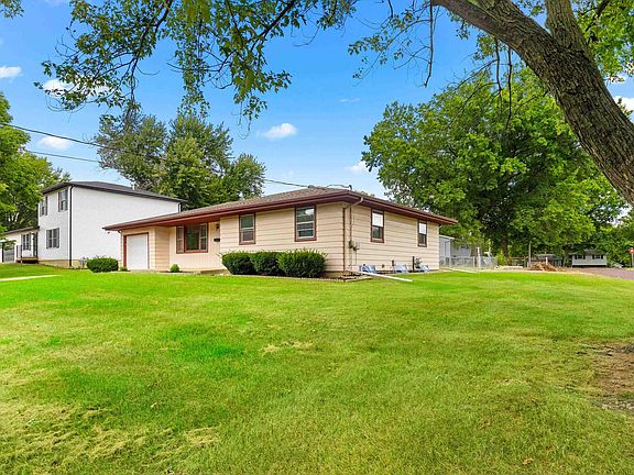 3rd image of 1001 Desoto Dr