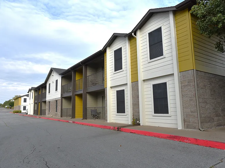 Keystone Crossing Apartment Homes — Photo 3