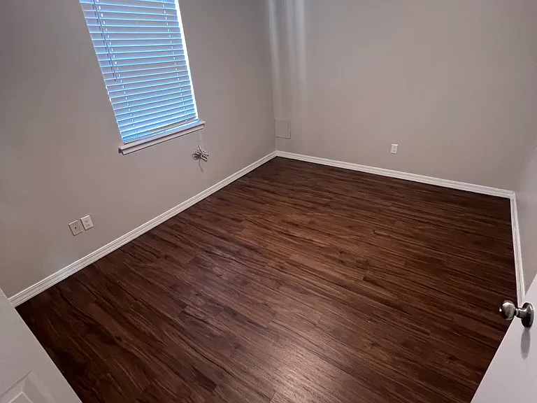 1202 University Dr — Photo 6