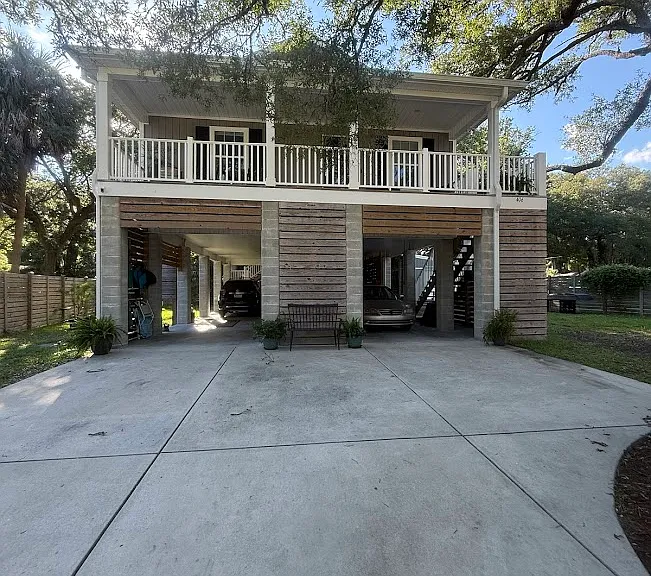 406 Caverly Ln — Photo 3