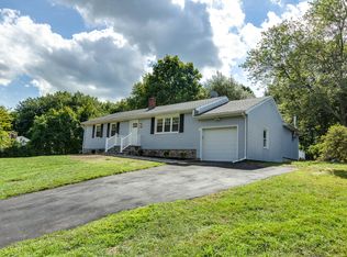 12 Woodmere Dr, Trumbull, CT 06611