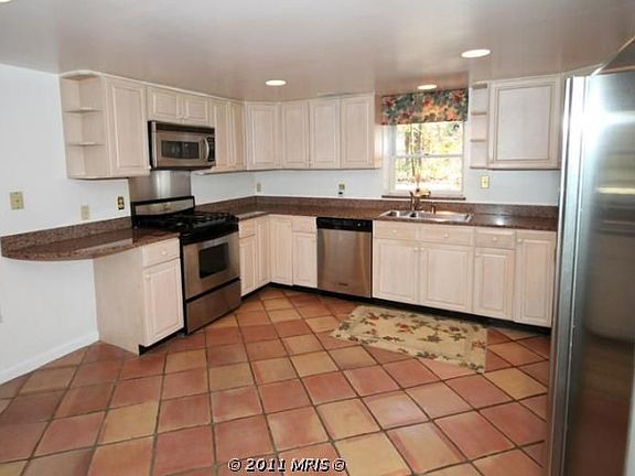 5th image of 3904 Malcolm Ct