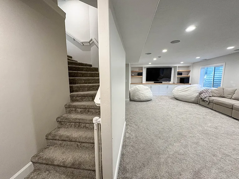 98 N 1650 E — Photo 22