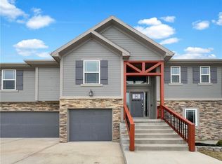 13510 Forest Oaks Dr, Smithville, MO 64089
