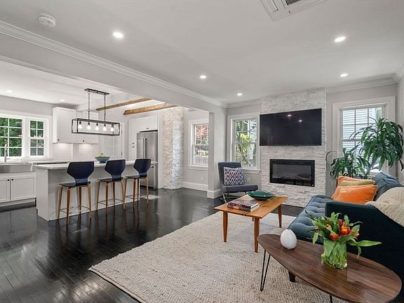 4th image of 62 Bacon St