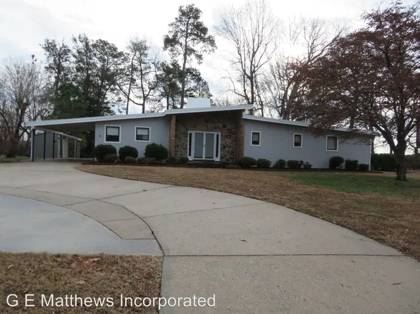 109 Breezy Hill Dr, Colonial Heights, VA 23834