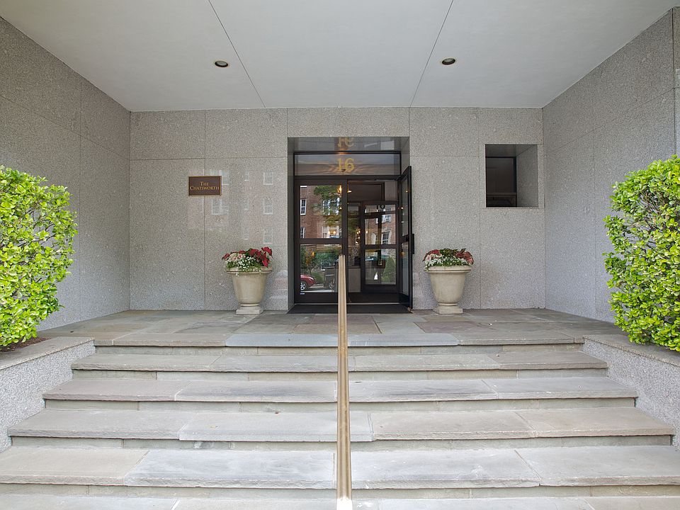 18Larchmont-stock.jpg
