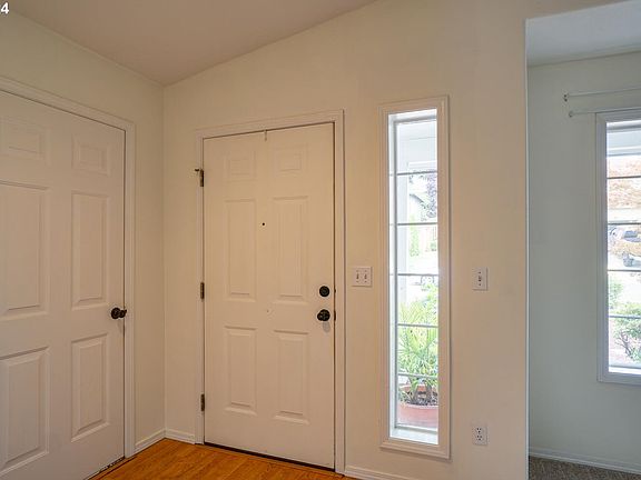 3rd image of 3913 NE 35th Cir