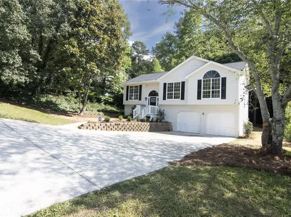 3826 Stoney Creek Dr, Flowery Branch, GA 30542