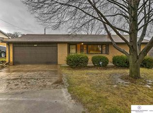 3502 Sherwood Dr, Bellevue, NE 68147