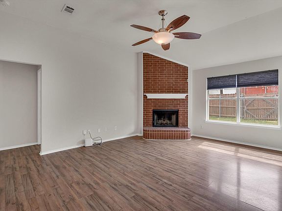 5th image of 2605 Douglas Dr